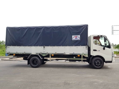 Xe Mui Bạt Hino 4 Tấn 5 Bửng Nhôm Kèm Ưu Đãi, Vay 80%, Thùng Dài 5m7, Tải Hàng 4 Tấn 650, Hino XZU730 E4
