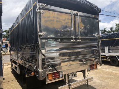 Xe tải Hyundai 8 tấn ga cơ đời 2017 thùng mui bạt inox