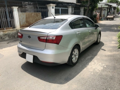 Bán Kia Rio 2017 số sàn màu Bạc đi kỹ rất mi