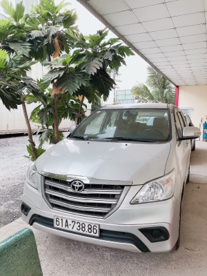 BÁN XE INNOVA ĐỜI CUỐI 2015, 2.0E, MÀU BẠC. XE NGON. MÁY KHÔNG LỖI, GIÁ TỐT !
