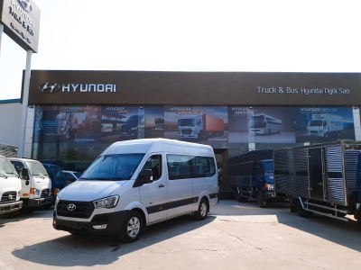 Xe Bus Solati 16chổ bản ghế Universe bản thường đầy đủ màu sắc