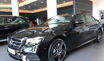 Mercedes Phú Mỹ Hưng cần bán E300AMG trưng bày hãng. Tiết kiệm hơn 300 Triệu