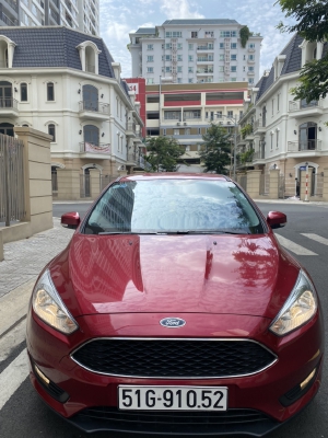 Bán xe ford focus màu đỏ 2018