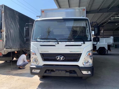 Hyundai MIGHTY EX8L Thùng Kín Tải 8 Tấn Thùng Dài 5,7m