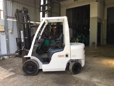Bán xe nâng hàng Nissan 2,5T qua sử dụng