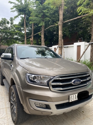 Cần bán xe Ford Everest Titanium Biturbo 2 cầu màu ghi vàng