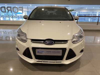 Bán xế Focus 2.0l titanium 2013 màu trắng