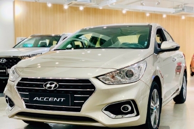 Bán Hyundai Accent AT vàng cát có sẵn giao ngay