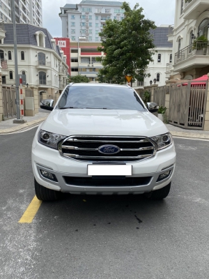 Bán xe ford Everest titanium 1 cầu màu trắng 2018