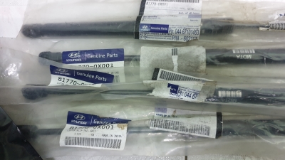 817700X001 TY CHỐNG CỐP SAU HYUNDAI I10