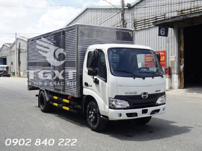 Xe tải Hino XZU650L thùng kín, tải 1T9, 135tr nhận xe