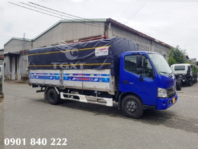 Hino XZU730L thùng bạt, 5 tấn, thùng dài 5m5, trả trước 20% nhận xe