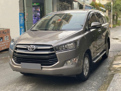 ần bán Toyota Innova 2018 số sàn màu nâu rất đẹp