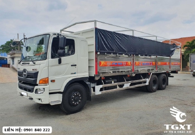 Xe tải Hino FM thùng bạt, tải 14T thùng 9m4, vay 80%