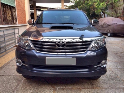 Bán xe Toyota Fortuner 2.5G số sàn 2014 máy dầu, màu xám chì