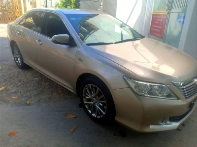 Đổi xe mới cần bán Camry 2.5Q, sản xuất 2014, số tự động, màu vàng cát