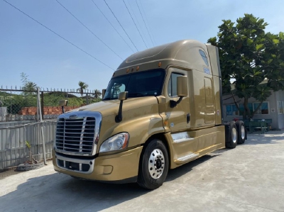 Xe đầu kéo Mỹ 2 giường 2014 Freightliner Cascadia nhập khẩu mua ở đâu ?