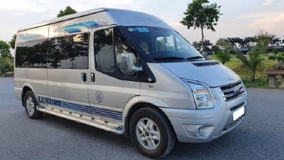 Gia đình cần bán xe Transit 2016 luxury, số sàn, máy dầu, màu bạc