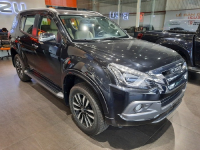 Xe ISUZU MU-X LIMITED 1.9 AT 4X2