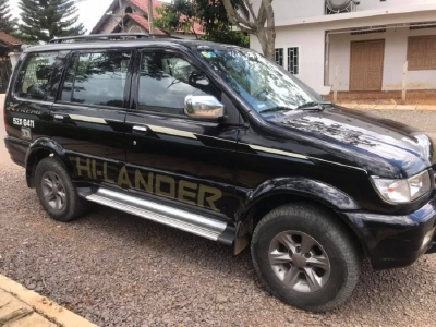 Cần bán xe Hilander 2005 số tự động, máy dầu, màu đen, còn mới tinh