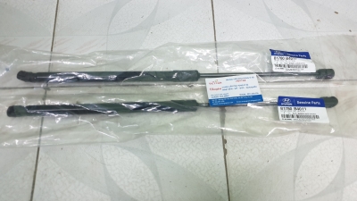 81770B4011/81780B4011 Ty chống cốp hậu Hyundai I10